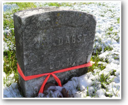 Lowell-Memorial-Old-Headstone