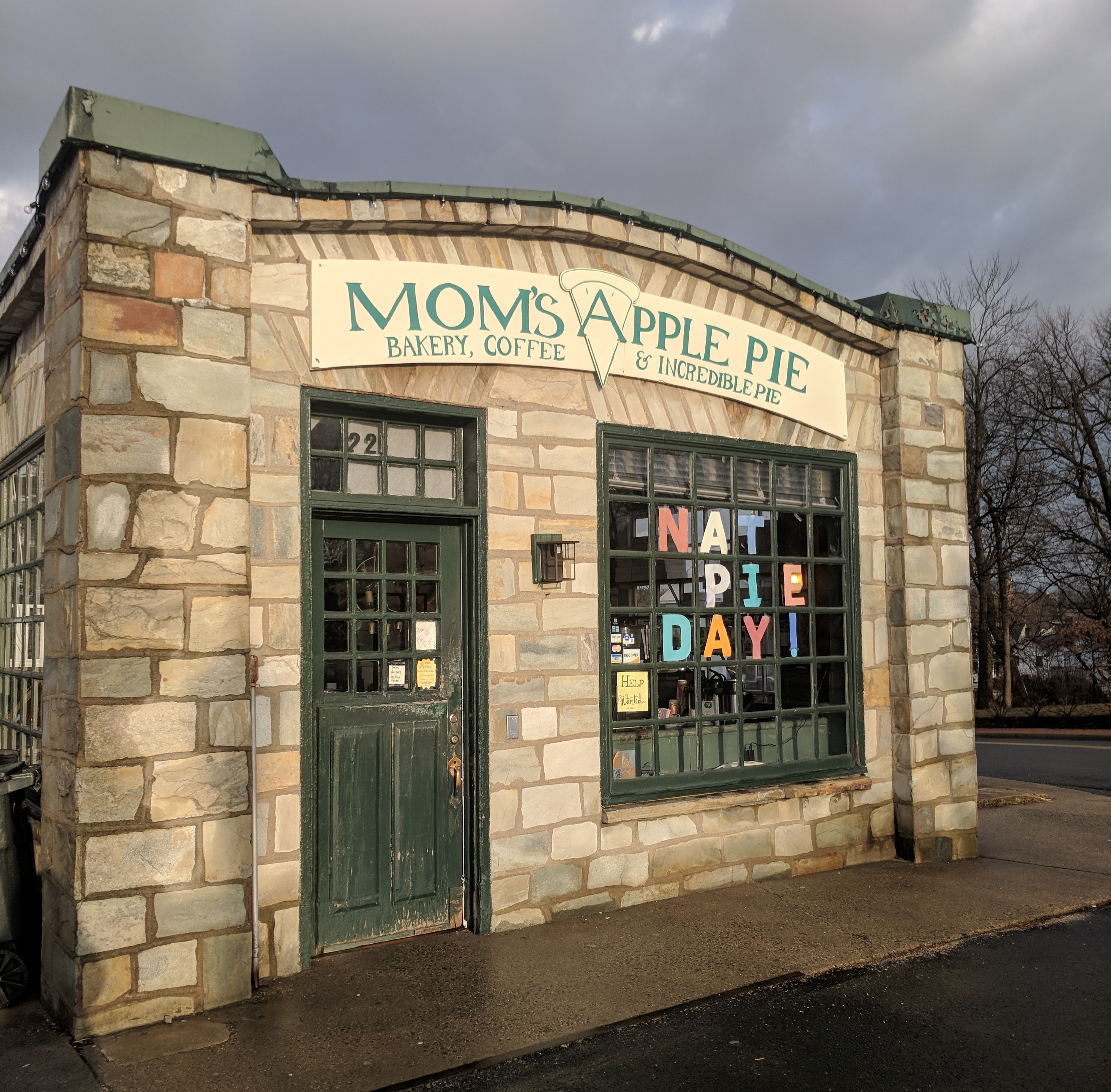 Mom's Apple Pie - Store Front