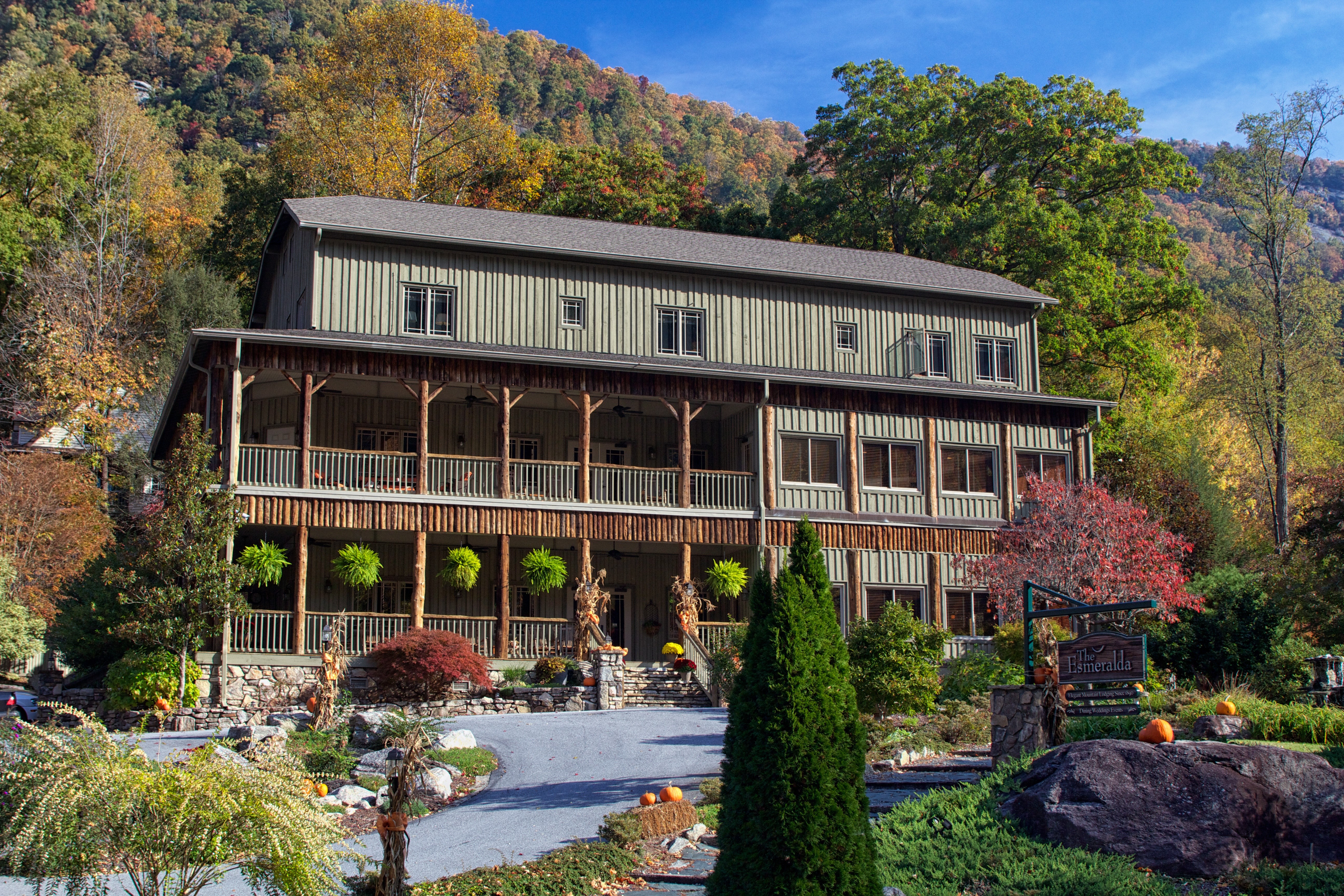 The Romantic Esmeralda Inn