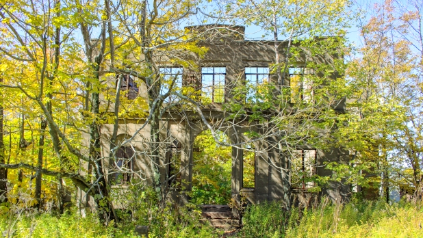 Overlook mountain house in autumn