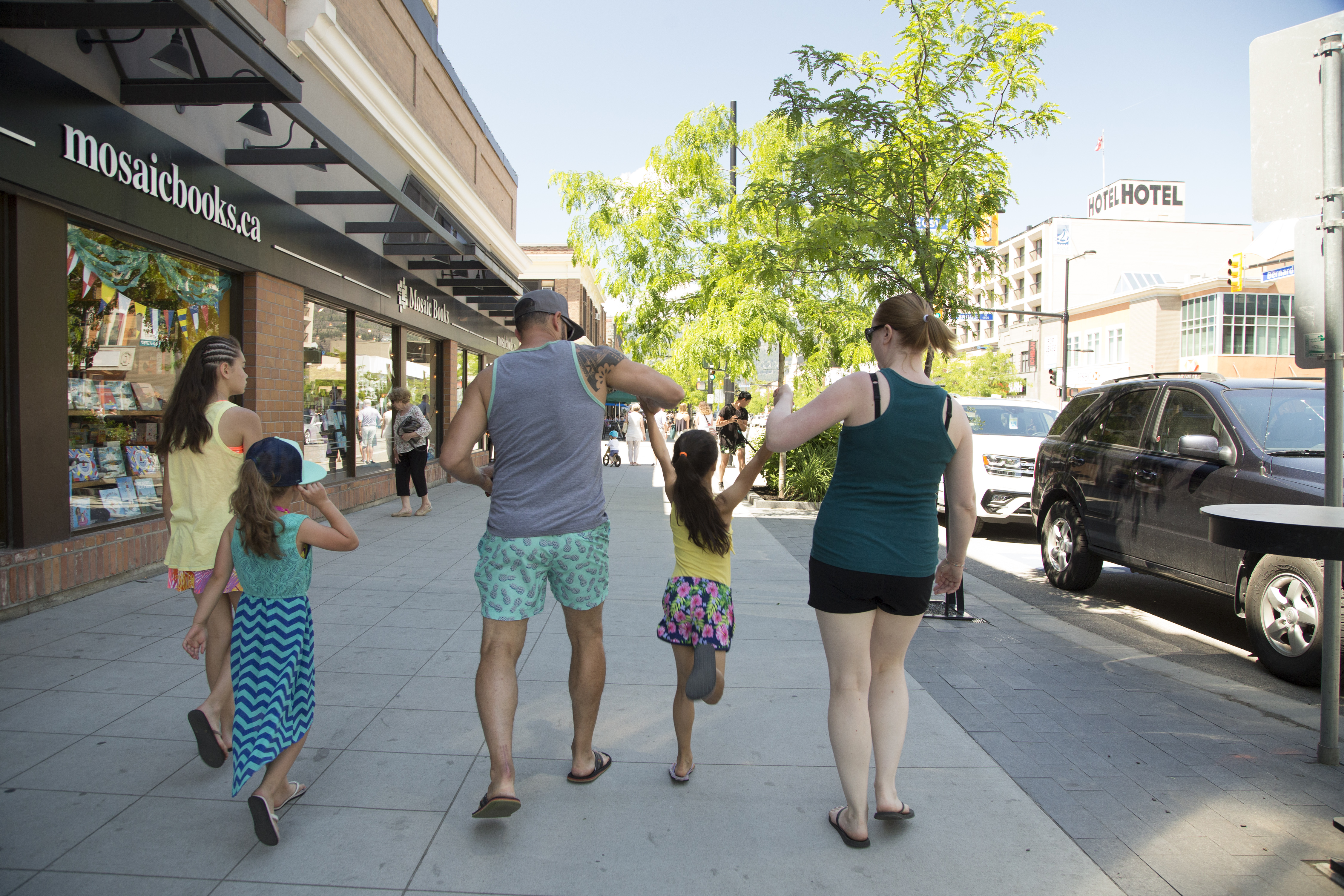 Family Bernard Avenue