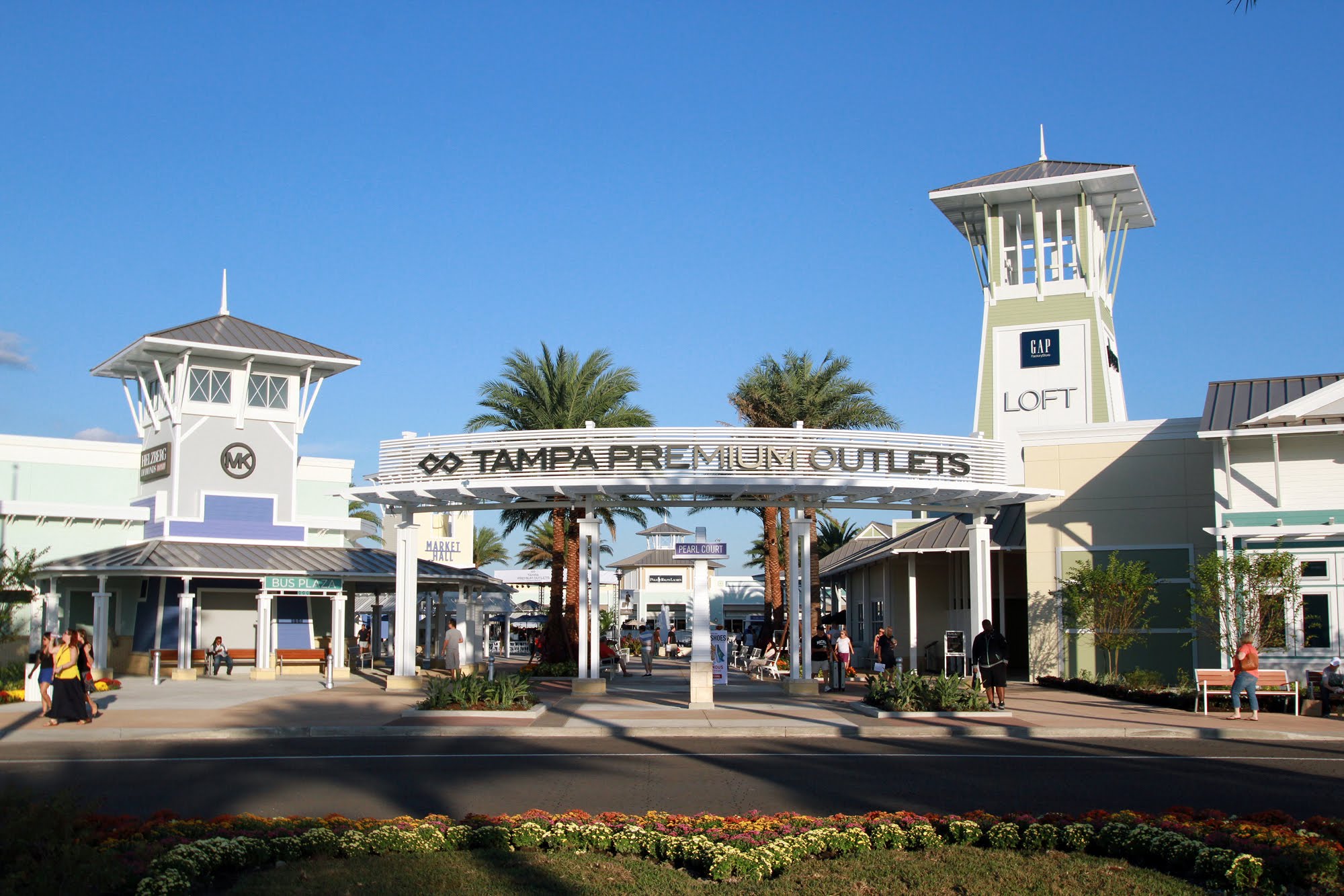 Outlets, Malls & Boutiques