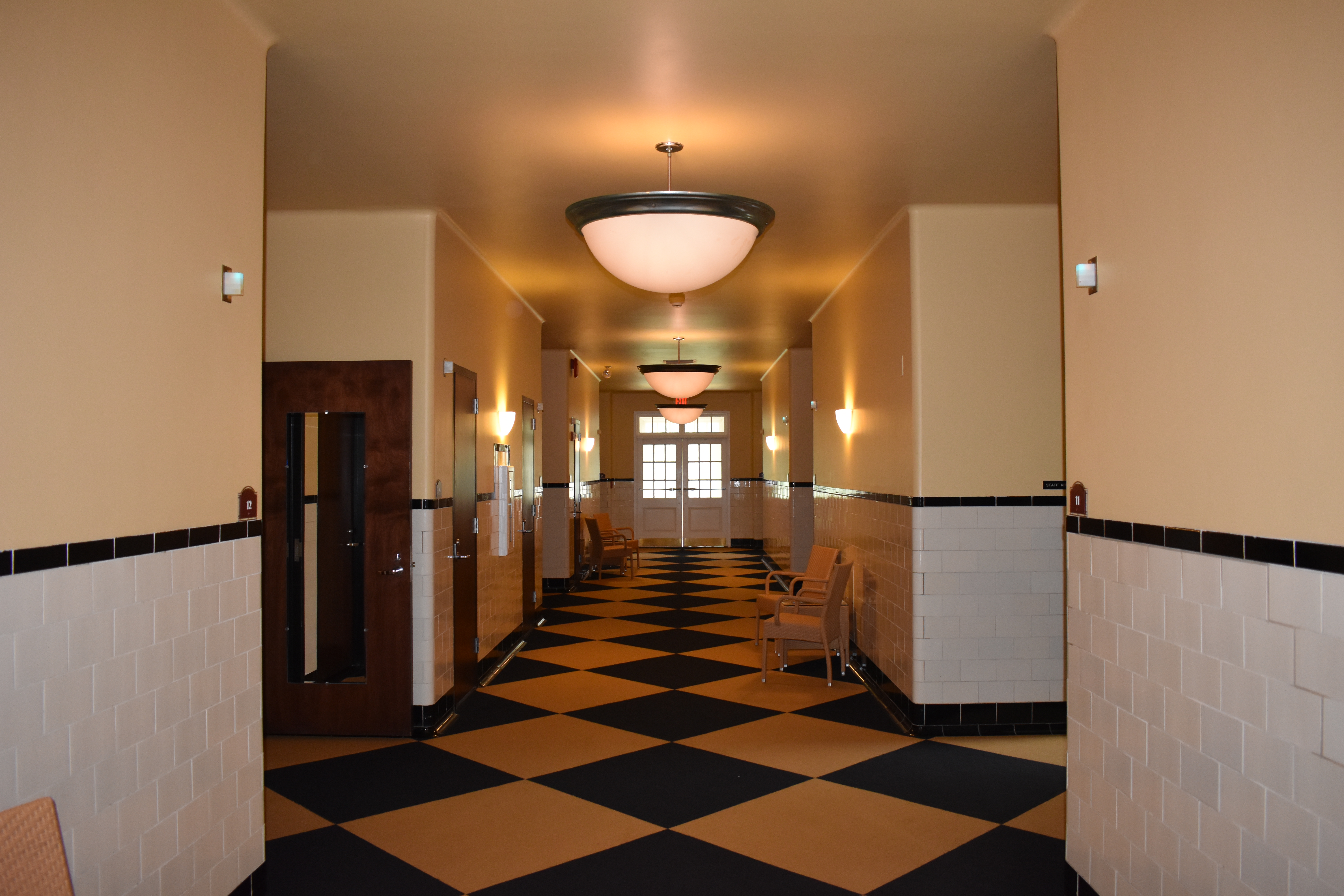 Empty hallway in the historiv Roosevelt Bath & Spa in Saratoga Springs NY