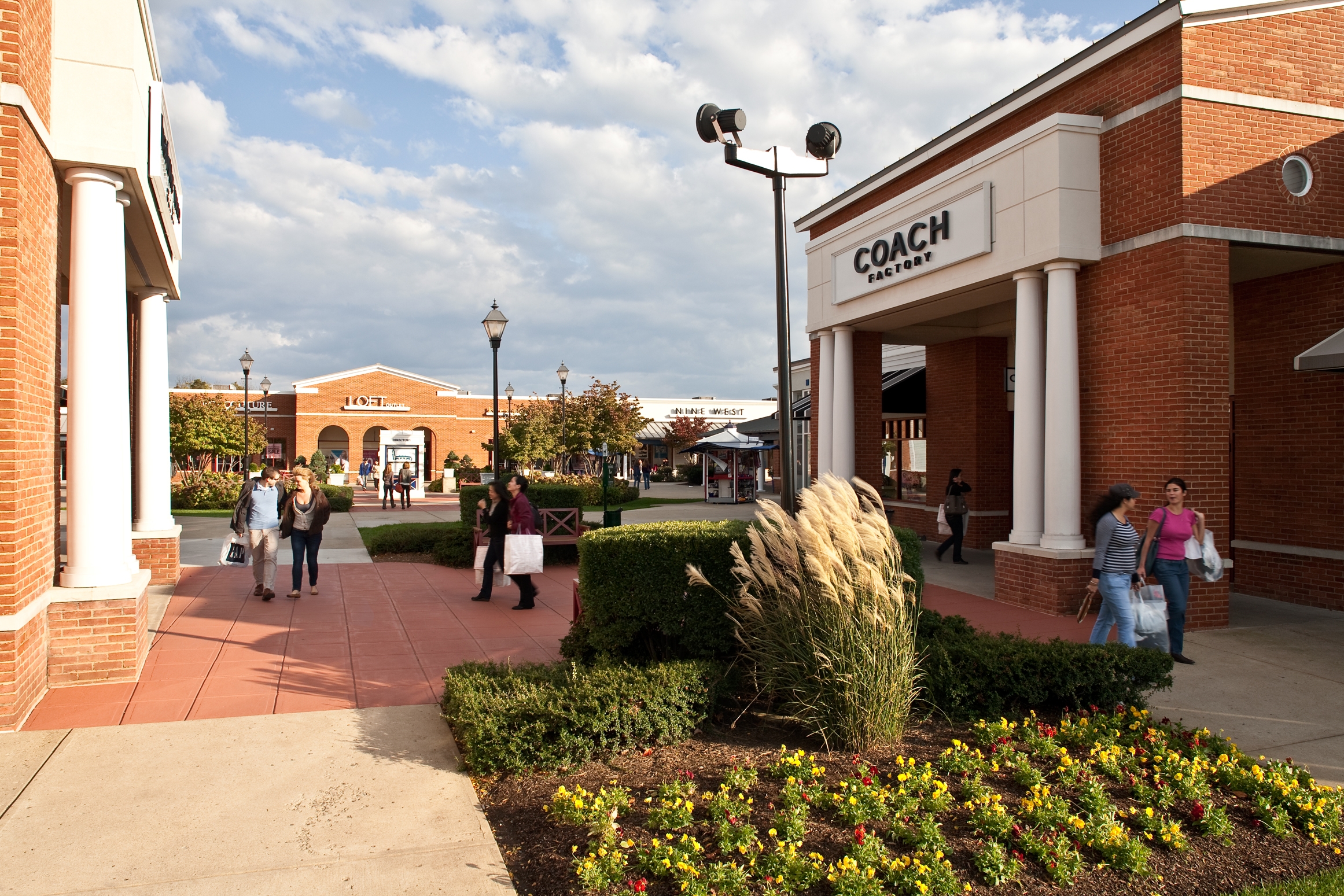 Store Directory for Leesburg Premium Outlets® - A Shopping Center