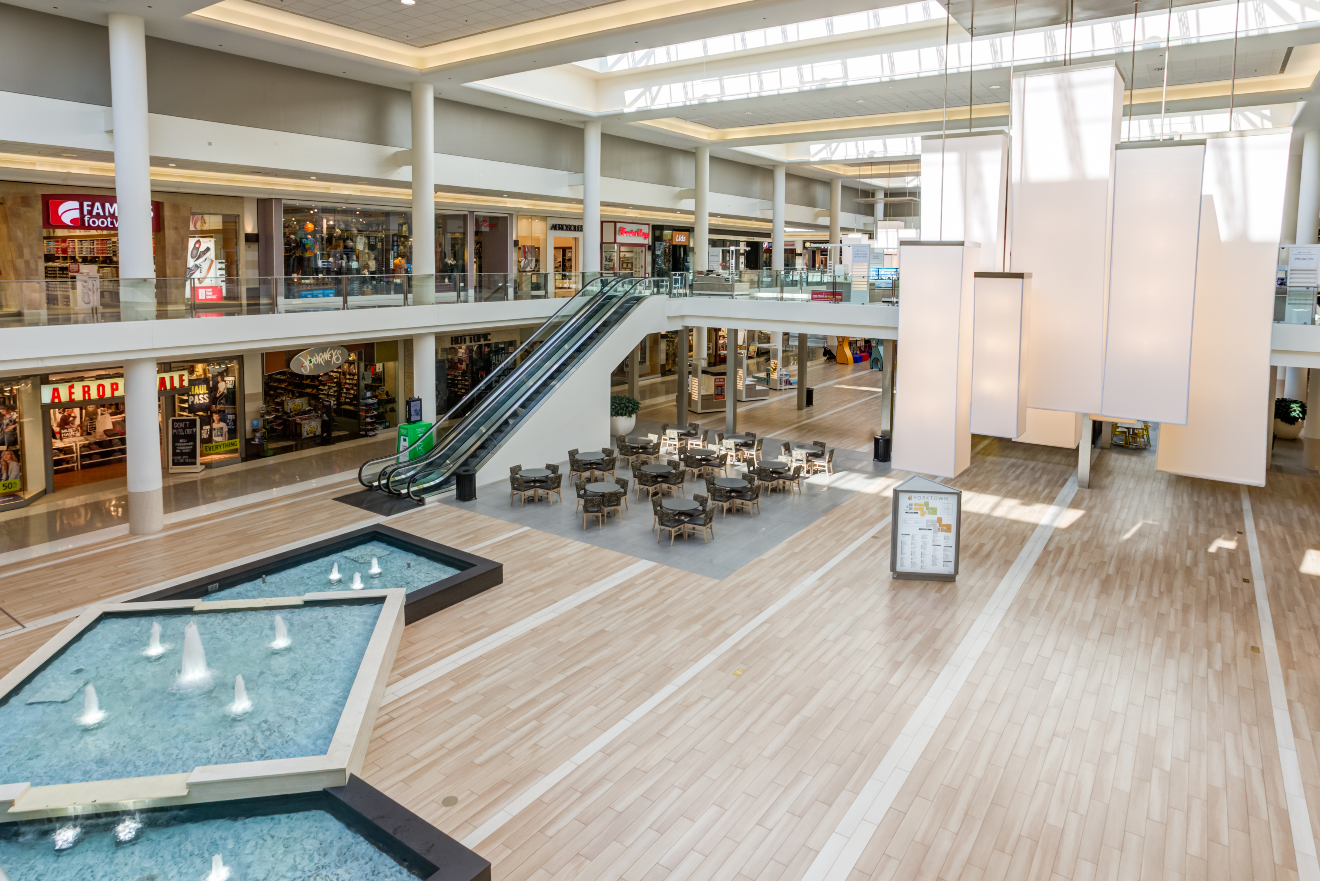 Indoor & Outdoor Shopping Centers in DuPage County