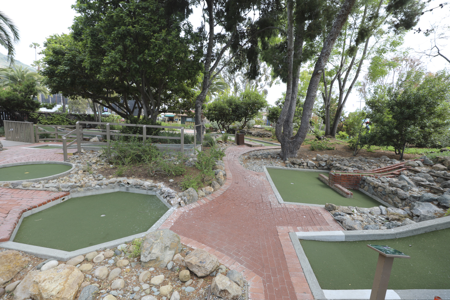 Golf Gardens - Big Ball Golf and Mini Golf