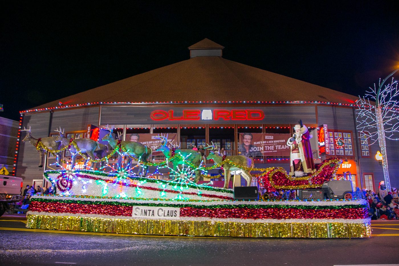 Gatlinburg S 43rd Fantasy Of Lights Christmas Parade Presented By Ole Red Gatlinburg Will Air In 30 U S Markets