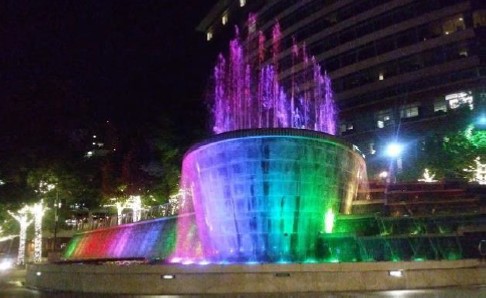 Omg, Woodfield Mall waayyyy back in the day when there use to be a  fountain, waterfall & fish to look at in the center…