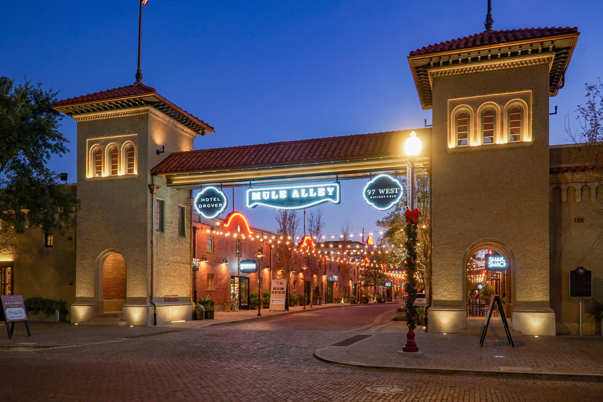 Cowtown Coliseum - Fort Worth, TX on Instagram: Looking for a date night  with your cowboy? Make the Fort Worth Stockyards your Thursday night out  destination! With our wide variety of restaurants