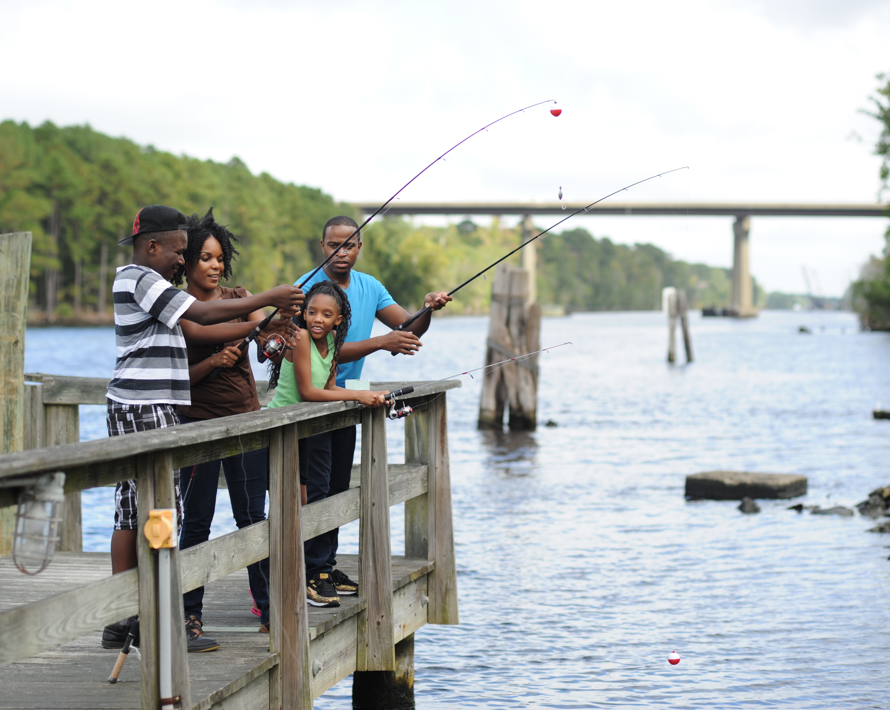 FISHING & CRABBING PIER — LAKE VIEW DOCKS