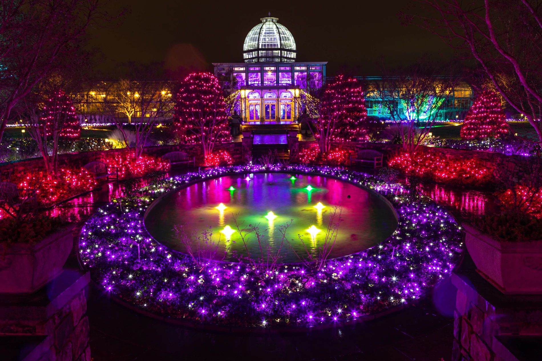 This Holiday Drone Light Show might be the coolest thing you'll see this  holiday season
