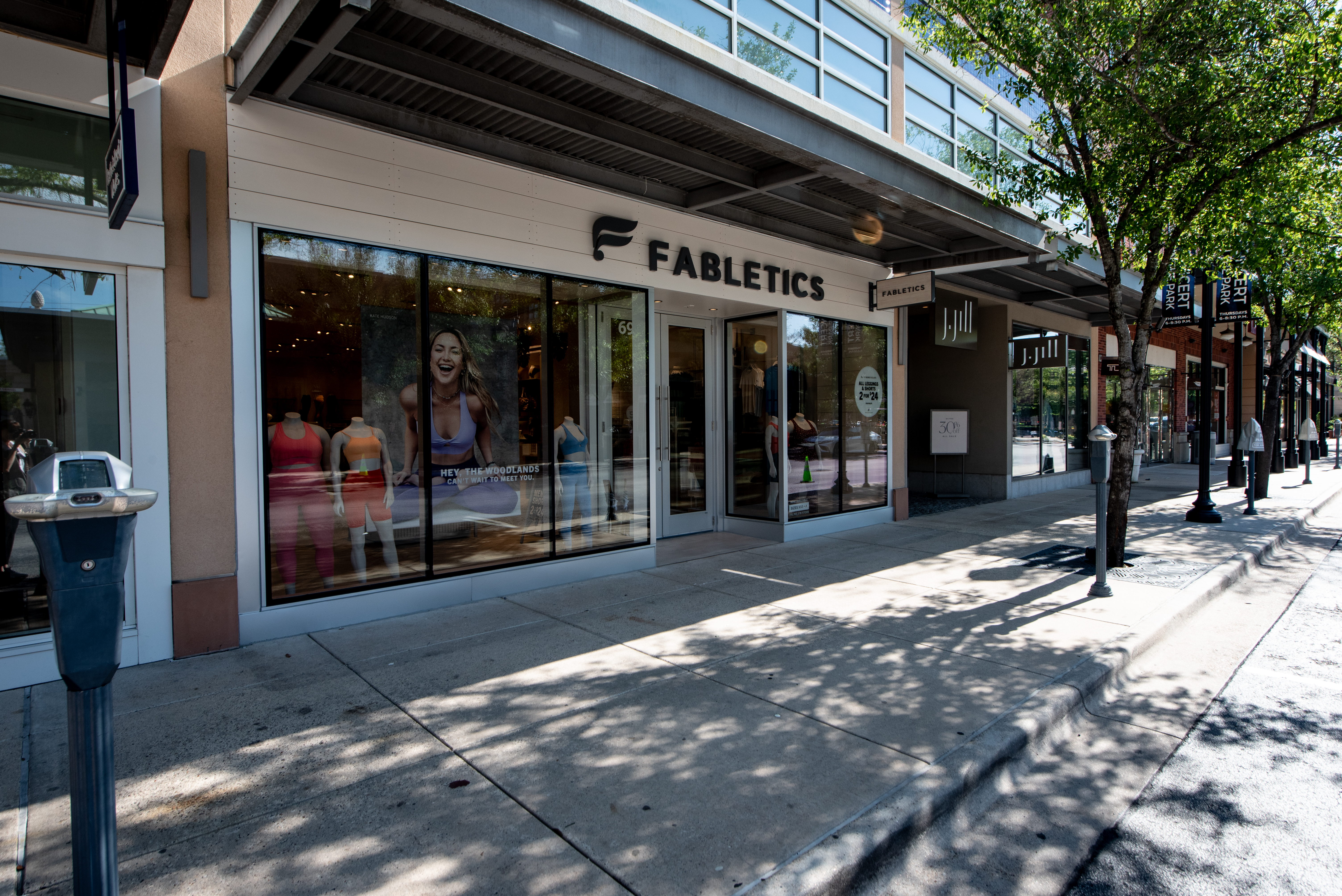 STREET MARKET リトル・モア Fabletics_1282_341ae3f1-4483-