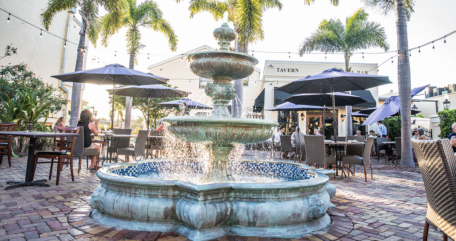 Outdoor dining near water sale