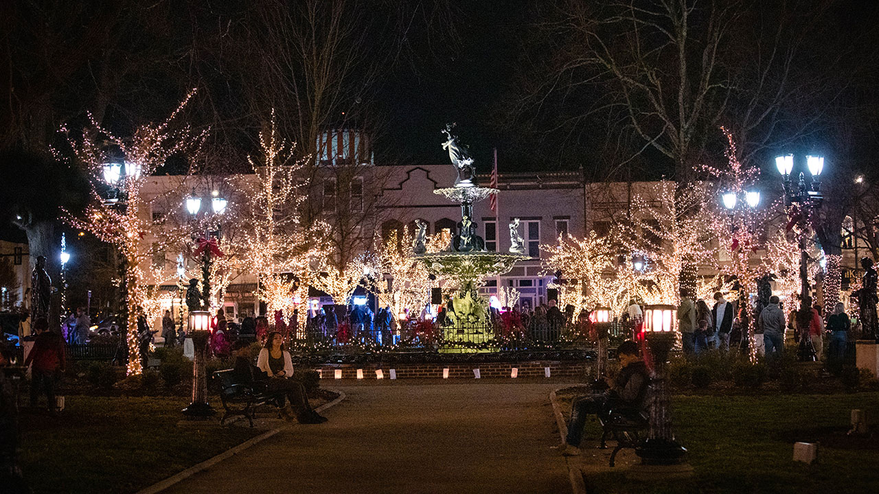 Bowling Green, KY  Christmas Lights, Reindeer Farm & Events