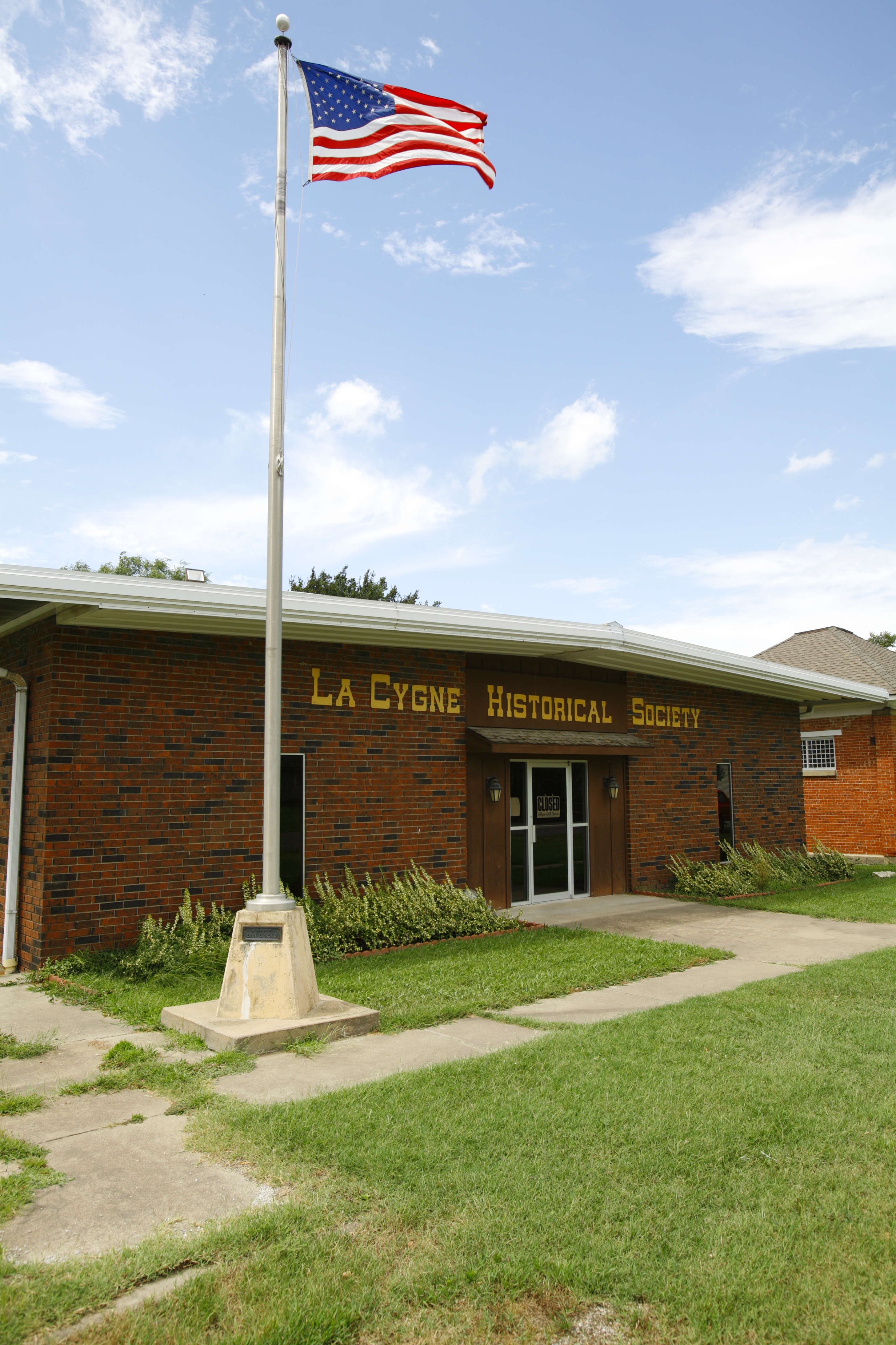 La Cygne - Travel KS