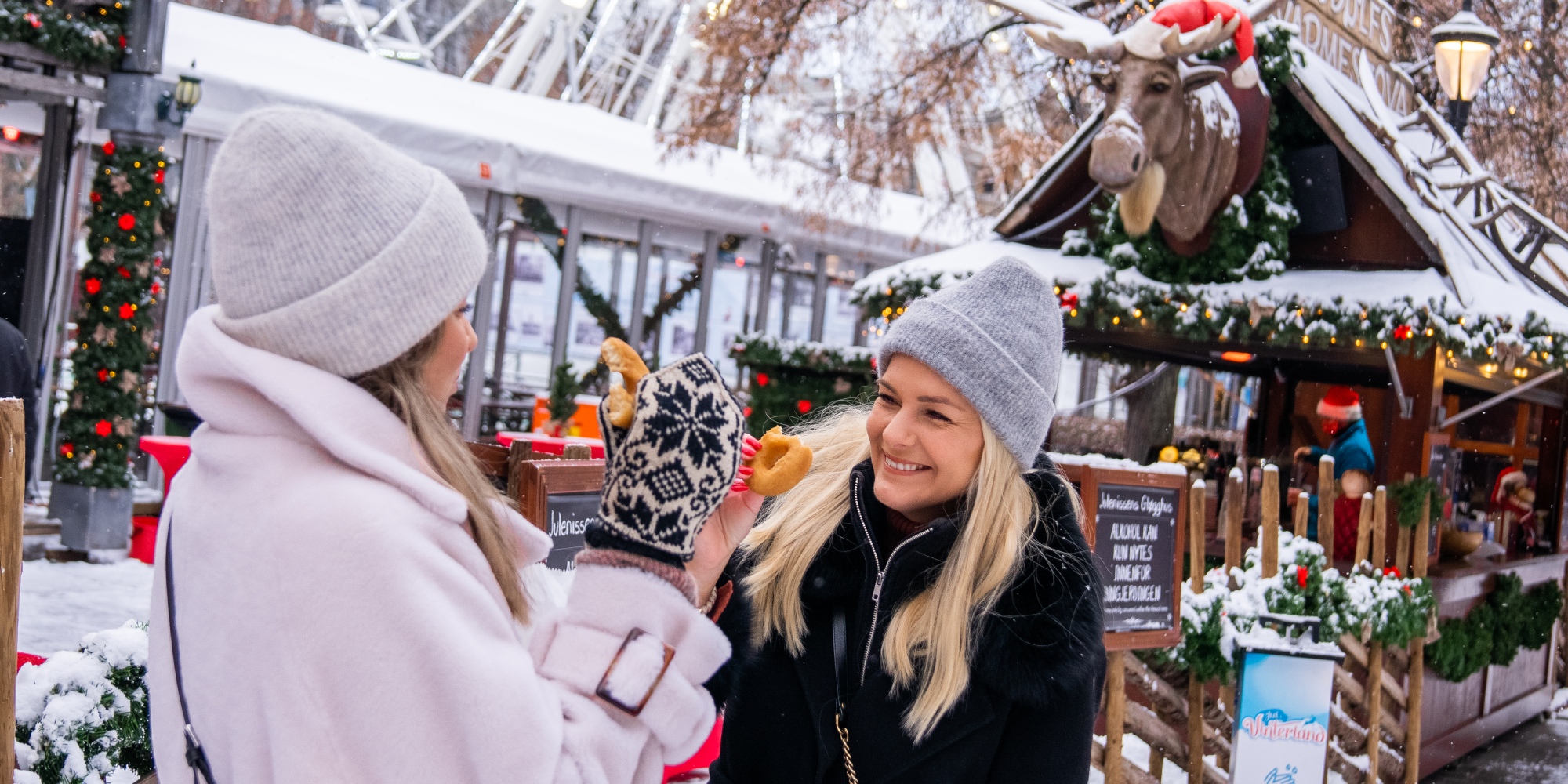 Christmas Market Coloring Book: An Adult Coloring Book Featuring Fun and  Festive European Inspired Christmas Market Scenes