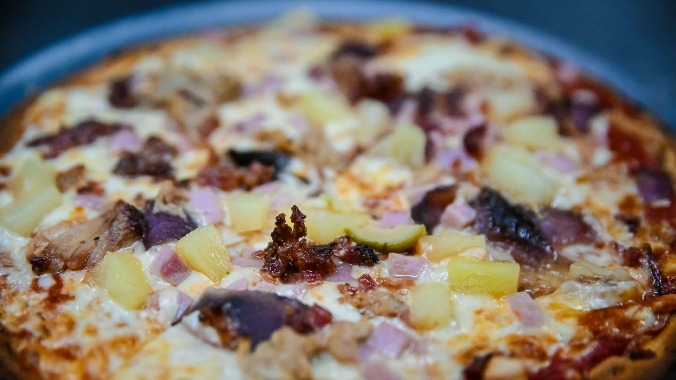 pizza with pineapple