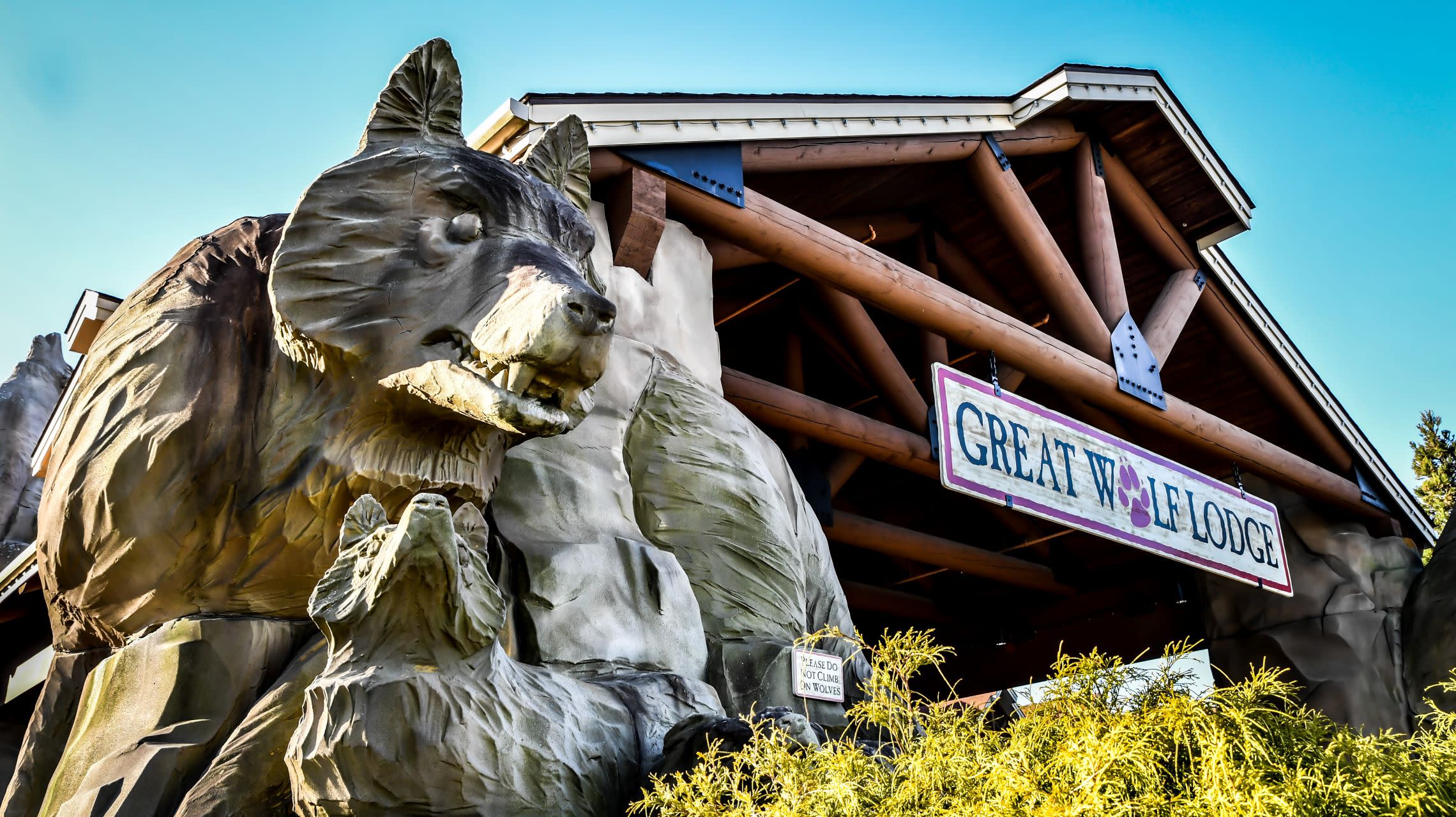 wolf statue and sign outside resort