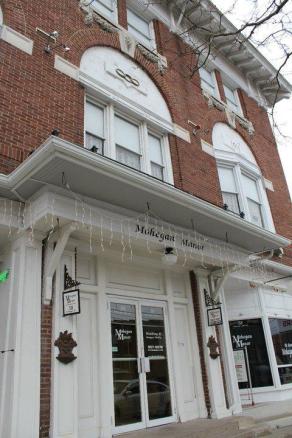 Mohegan Manor Restaurant