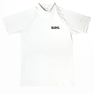 【着るだけでスタイル良くなるモックネック】一度着るとやめられない SLDO.半袖モックネック カットソー MINIMUM LOGO/WHITE(UNISEX)