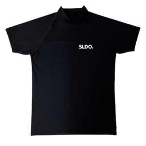 【着るだけでスタイル良くなるモックネック】一度着るとやめられない SLDO.半袖モックネック カットソー MINIMUM LOGO/BLACK×WHITE(UNISEX)