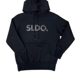 【アウター要らずの暖かさ】一度着るとやめられない SLDO. LOGO フーディー MATTE BLACK (UNISEX)