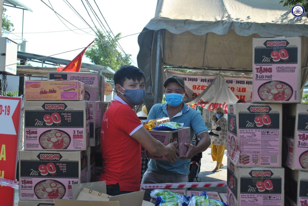 Tấm lòng hiểu thương với bà con bị cách ly 