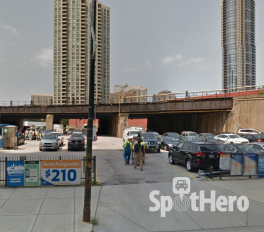 550 W Kinzie Parking