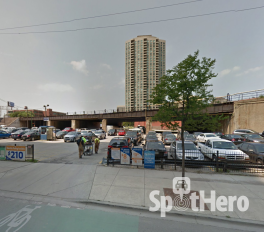 550 W Kinzie Parking