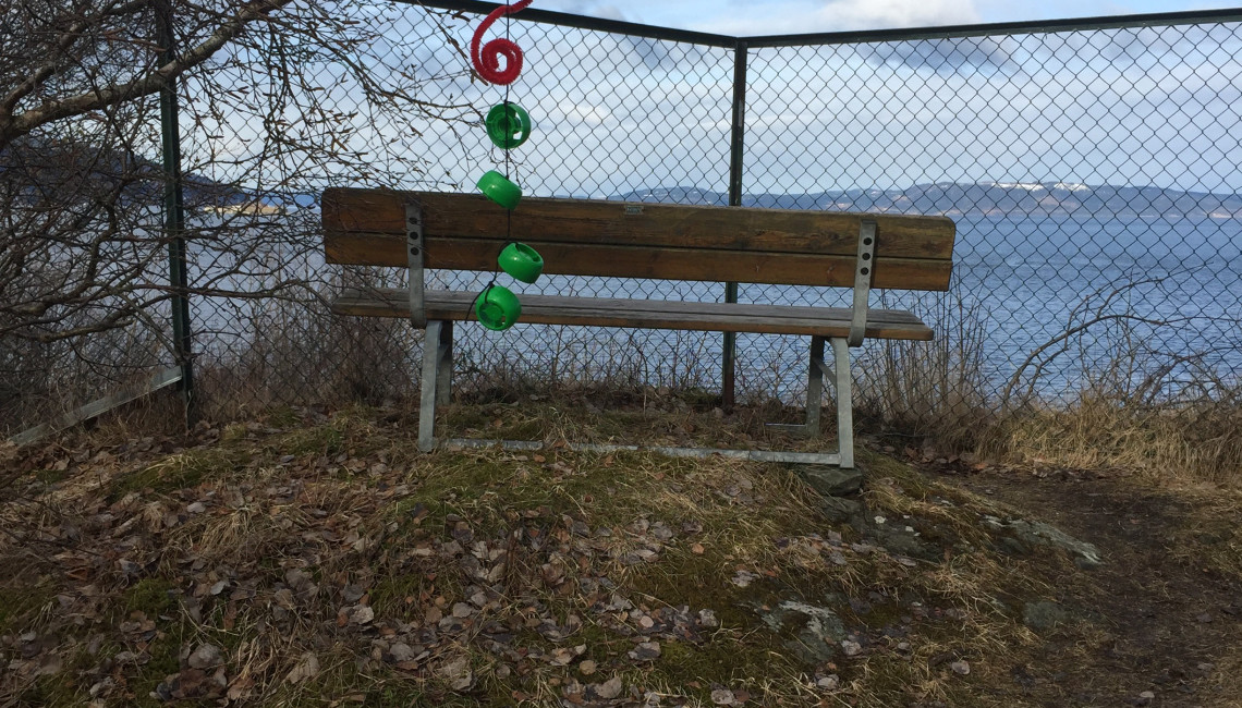 Benk med utsikt over Trondheimsfjorden