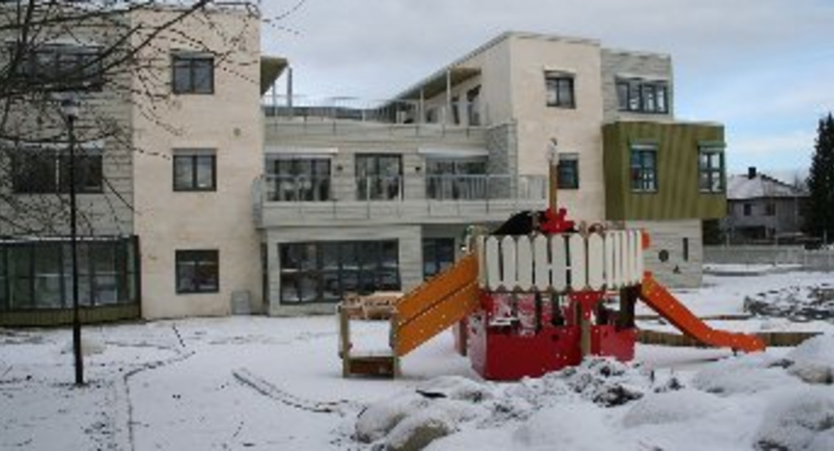 Uteplass til Gartneriet barnehage i snø