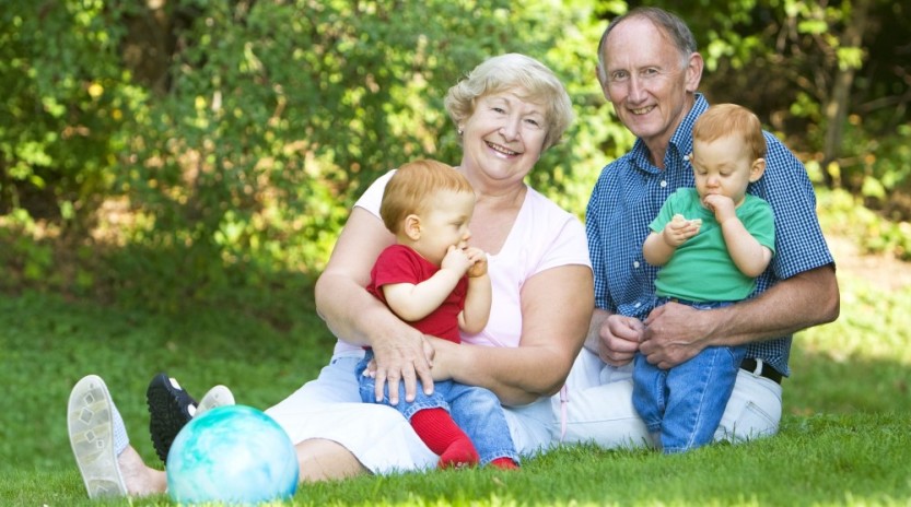Illustrasjonsfoto Besteforeldre med barnebarn Illustrasjonsfoto Besteforeldre med barnebarn