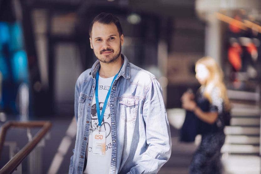 POPULÆRT: Det var svært populært da Ole Martin Pedersen Gjestad åpnet digitalt kulturhus for ungdom. Nå er han nominert til "Årets kommuneprofil". (fotograf Eivind Von Døhlen) POPULÆRT: Det var svært populært da Ole Martin Pedersen Gjestad åpnet digitalt kulturhus for ungdom. Nå er han nominert til "Årets kommuneprofil". (fotograf Eivind Von Døhlen)