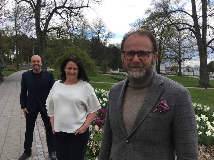 Få med deg Oppvekstkonferansen 2020 i Sarpsborg - gratis på nett 13. mai kl. 18.30. Ordfører Sindre Martinsen-Evje, leder av utvalg for kultur og oppvekst Therese Thorbjørnsen og direktør for oppvekst Erik Bråthen gleder seg. Få med deg Oppvekstkonferansen 2020 i Sarpsborg - gratis på nett 13. mai kl. 18.30. Ordfører Sindre Martinsen-Evje, leder av utvalg for kultur og oppvekst Therese Thorbjørnsen og direktør for oppvekst Erik Bråthen gleder seg.