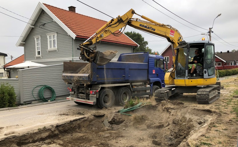 Det lages både dropsone og fortau i Triangelveien ved Lande skole. Det lages både dropsone og fortau i Triangelveien ved Lande skole.