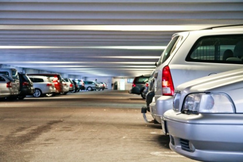 Biler i parkeringshus Biler i parkeringshus