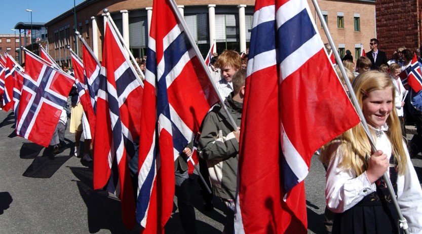 17. mai-feiring i Sarpsborg sentrum. 17. mai-feiring i Sarpsborg sentrum.