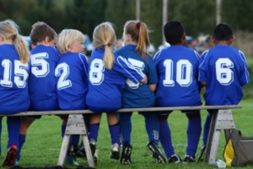 Fotballspillere på benken Fotballspillere på benken
