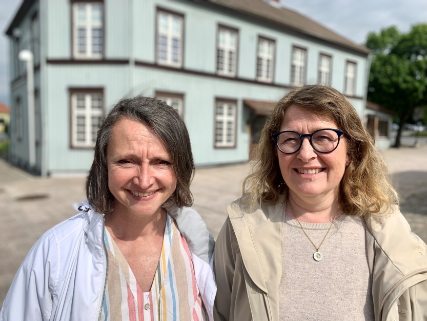 Avdelingsleder Marianne Berthelsen og biblioteksjef Anette Kure utenfor det som skal bli det midlertidige biblioteket. Avdelingsleder Marianne Berthelsen og biblioteksjef Anette Kure utenfor det som skal bli det midlertidige biblioteket.