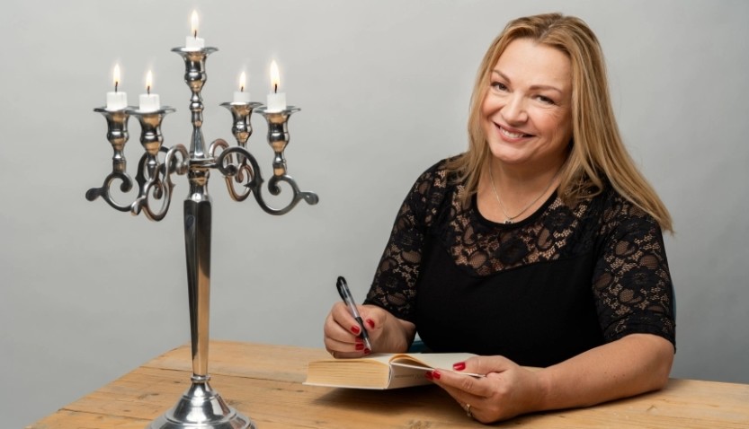 Forfattermøte med Myriam H. Bjerkli på Sarpsborg hovedbibliotek lørdag 13. november kl. 15.00. Foto: Ane Cathrine Buck / Buck Studio Forfattermøte med Myriam H. Bjerkli på Sarpsborg hovedbibliotek lørdag 13. november kl. 15.00. Foto: Ane Cathrine Buck / Buck Studio