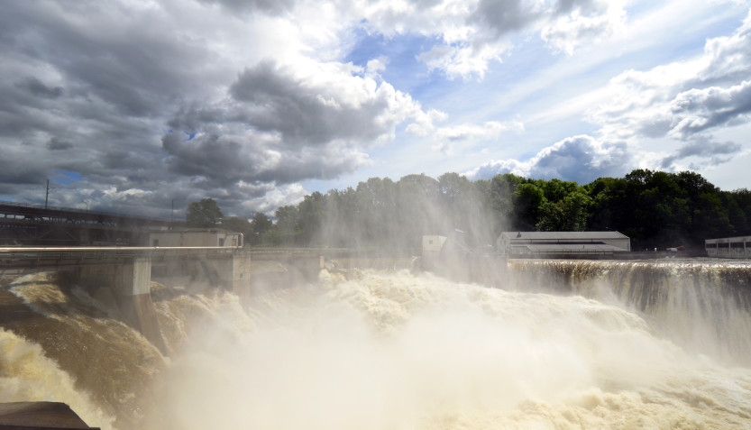Sarpsfossen i vårflom Sarpsfossen i vårflom