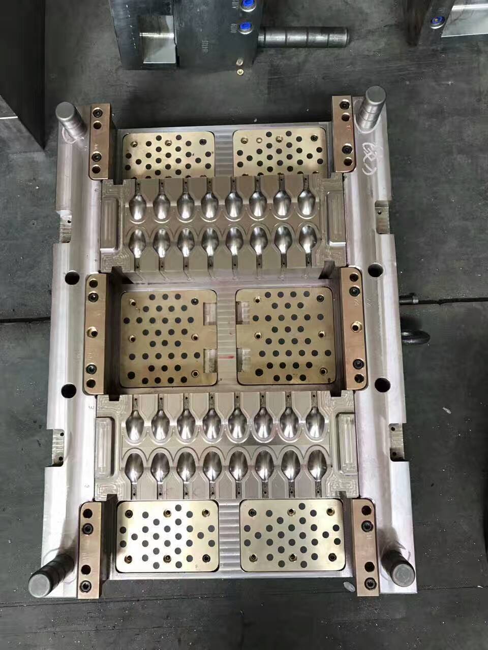 China Plastic Cutlery Mould Maker Plastic Spoon mould,Fork mould