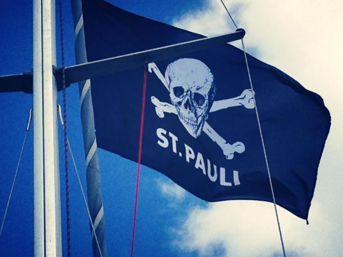 Jolly Roger Hissfahne FC St. Pauli