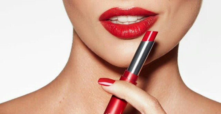 Read This Before You Apply That Red Lipstick