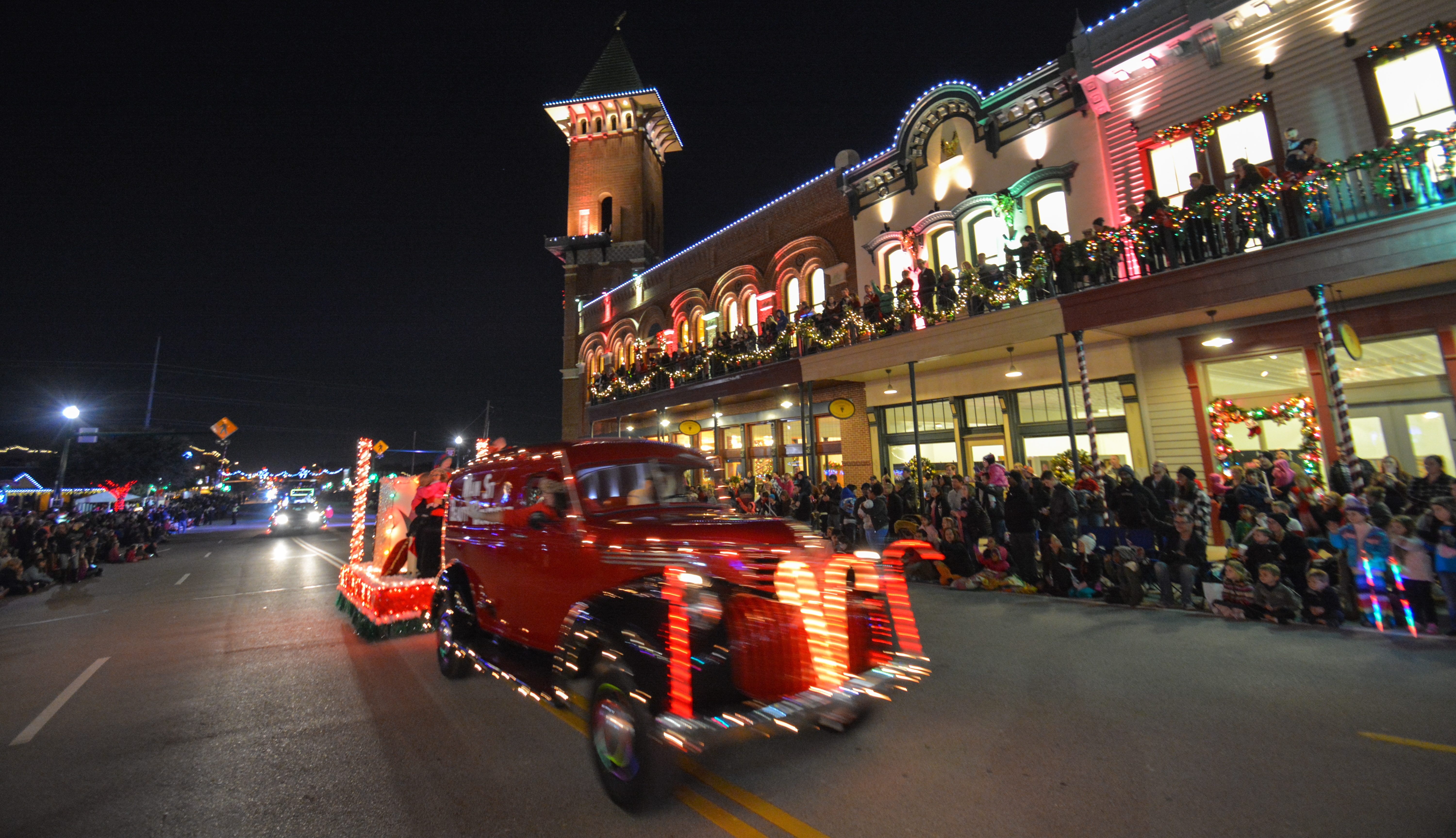 About the Christmas Capital of Texas® | Grapevine, TX, image size:6000x3455