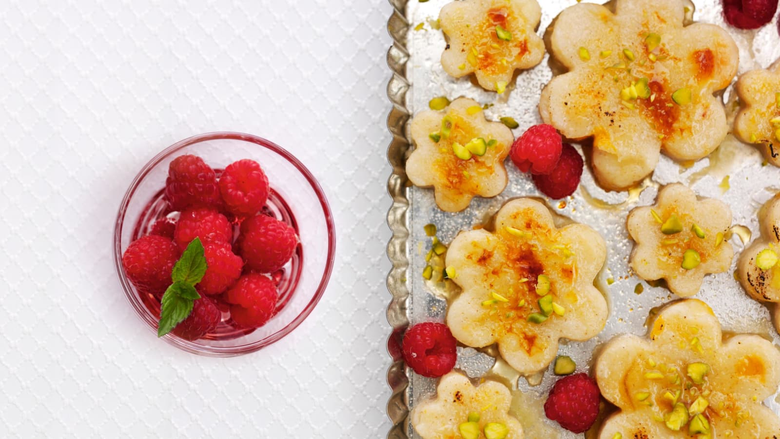Aprikosenblumen mit Himbeerkompott - Rezept | Swissmilk