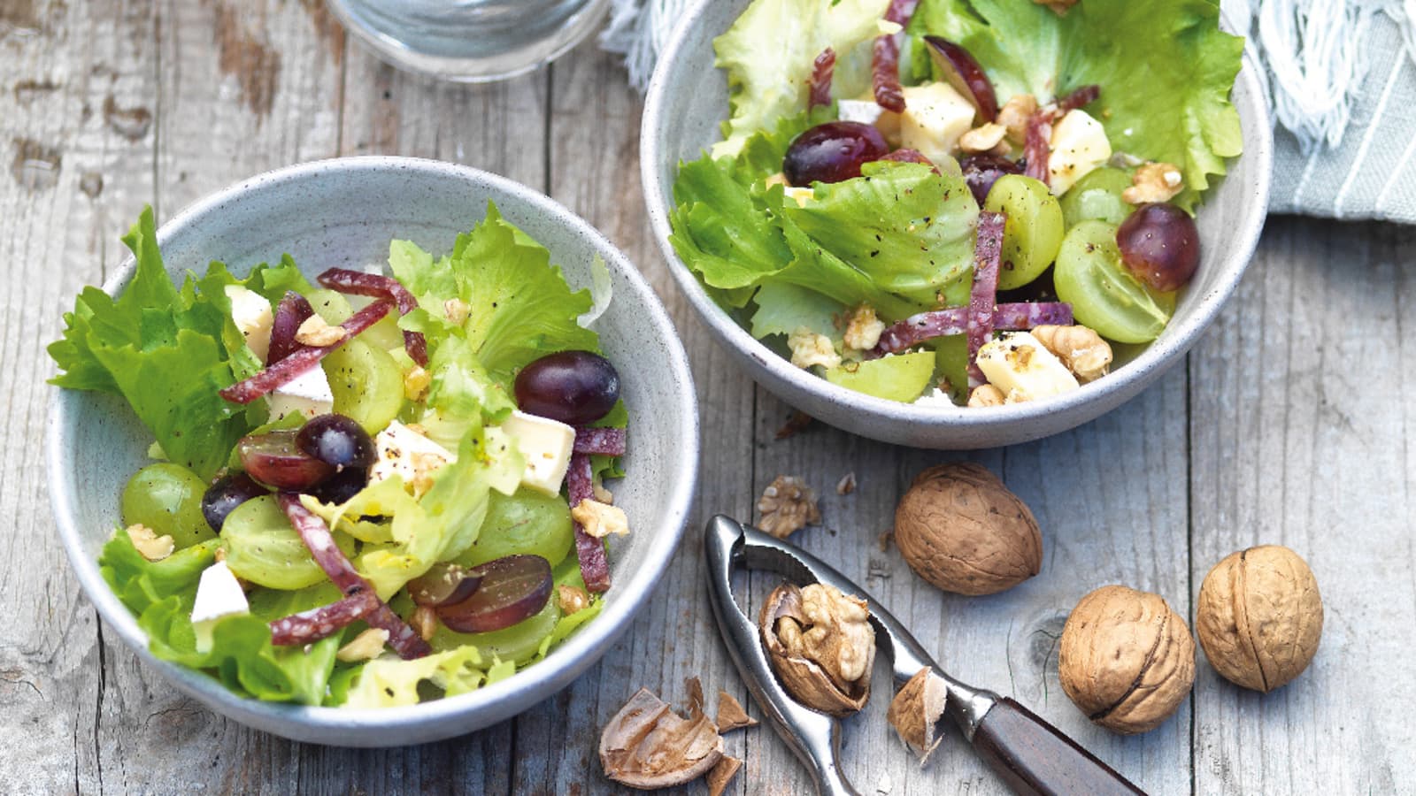 Blattsalat mit Trauben, Käse und Salami - Rezept | Swissmilk