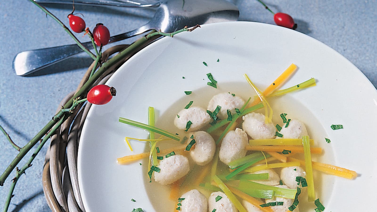 Bouillon mit Brätkügeli Rezept Swissmilk