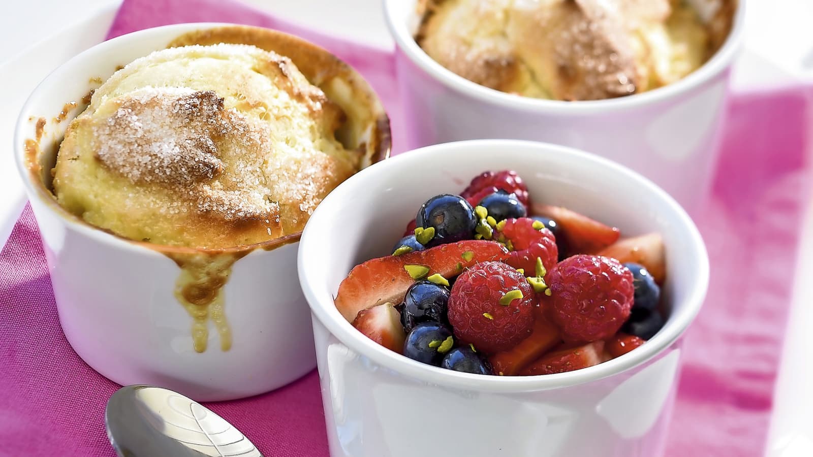 Dampfnudeln Mit Beeren Rezept Swissmilk dampfnudeln-mit-beeren-rezept-swissmilk