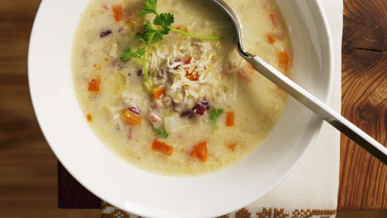 Engadiner Hochzeitssuppe mit Rollgerste - Rezept | Swissmilk